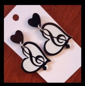 ♥️ C 5 / $20 Black and White Heart Earrings